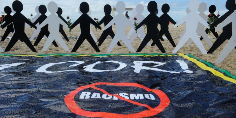 Entenda a nova lei que equipara a injúria racial ao racismo