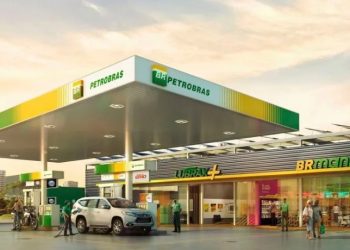 Petrobras reduz preço da gasolina em 4,66% para distribuidoras