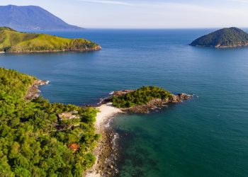 Conheça Calhetas: praia, cachoeira, trilha e mirante no mesmo lugar em São Sebastião