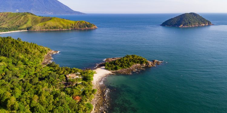 Conheça Calhetas: praia, cachoeira, trilha e mirante no mesmo lugar em São Sebastião