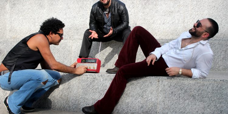 Frã Finamore faz show com o melhor dos anos 70 no Sesc Birigui