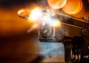 O disparo de arma de fogo em locais públicos e suas consequencias jurídicas