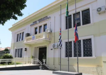 Vereador de Lins propõe projeto de isenção de ITPU para pessoas que fazem tratamento contra o câncer e/ou doenças graves. Comissão de Finanças dá Parecer Contrário.