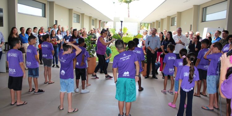 Sabesp recebe alunos do Projeto Sonhar para apresentação musical