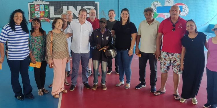 Deputado federal Nilto Tatto(PT-SP), visitou em Lins as obras de reforma da Quadra do Ribeiro neste sábado. O Deputado esteve também em Guaimbê..