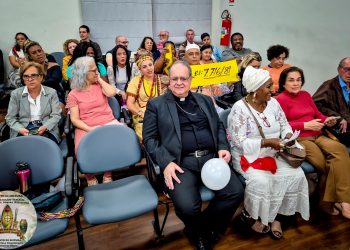 População se manifesta na Câmara de Lins. “O grito do povo” é o que o político mais teme. Artigo de Ana Fidelis Miasso