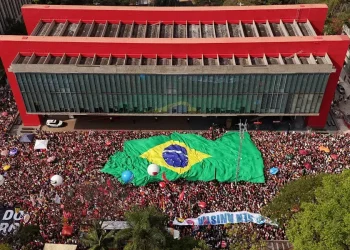 Às ruas, contra o golpismo, pela pauta do povo! Artigo: Profª. Bebel –  Deputada Estadual(PT)