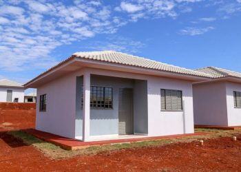Prefeita de Pirajuí, Rosa Santos anuncia construção de mais 20 unidades habitacionais