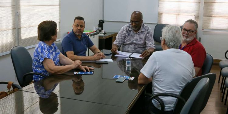 Vereador Aílton Gomes organiza reunião com membros da Federação Brasil da Esperança e o Presidente da Câmara Tutty Pereira, para apresentação dos projetos do Instituto Federal de Educação e o Programa Paul Singer de Economia Solidária