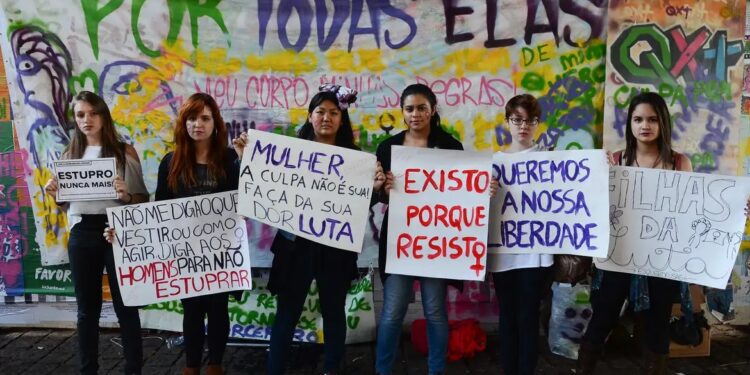 Cresce percentual de mulheres que relatam medo de ser estupradas