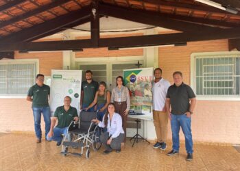 Sabesp e parceiros realizam a entrega de cadeiras de rodas a instituições de Lins