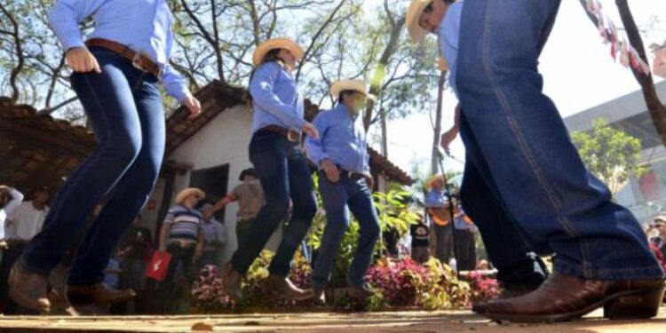 Araçatuba sedia o I Congresso Brasileiro de Folcloristas com marco histórico para a cultura popular