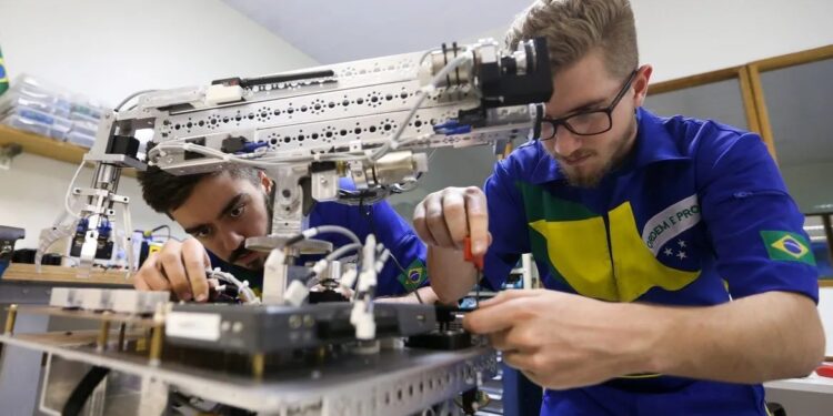 Estudo inédito do Senac São Paulo revela que mais de 90% dos estudantes sentem entusiasmo com a formação técnica