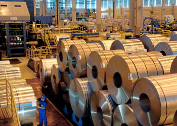 Guerra no Oriente Médio pode abrir oportunidades para o alumínio brasileiro. Artigo: Janaina Donas, presidente-executiva da ABAL