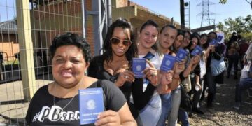 Quase metade das mulheres no Brasil está fora do mercado de trabalho