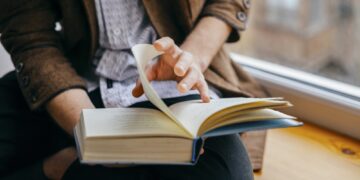 Dia do Livro: A relevância do livro impresso em tempos digitais