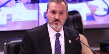Dino determina reintegração de Andrei Rodrigues ao comando da PF