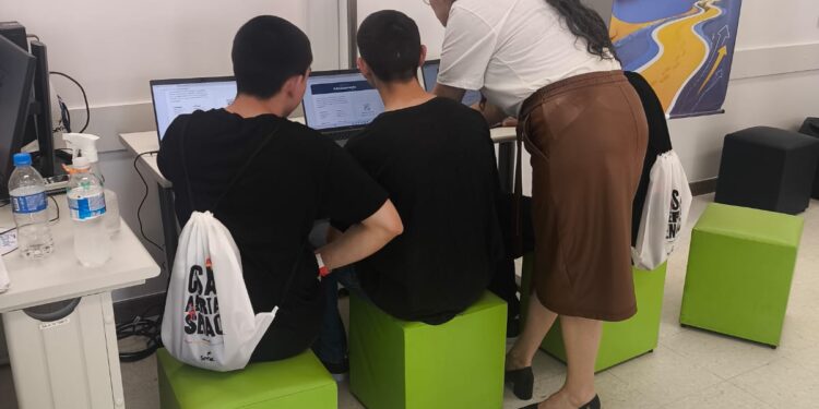 Oficinas, tecnologia e novas profissões: jovens da Fundação CASA conhecem o Senac em quatro cidades